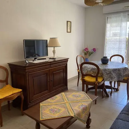 2p Avec Terrasse, Piscine Et Parking Privé - Proche Plages Du - Fr-1-226a-138